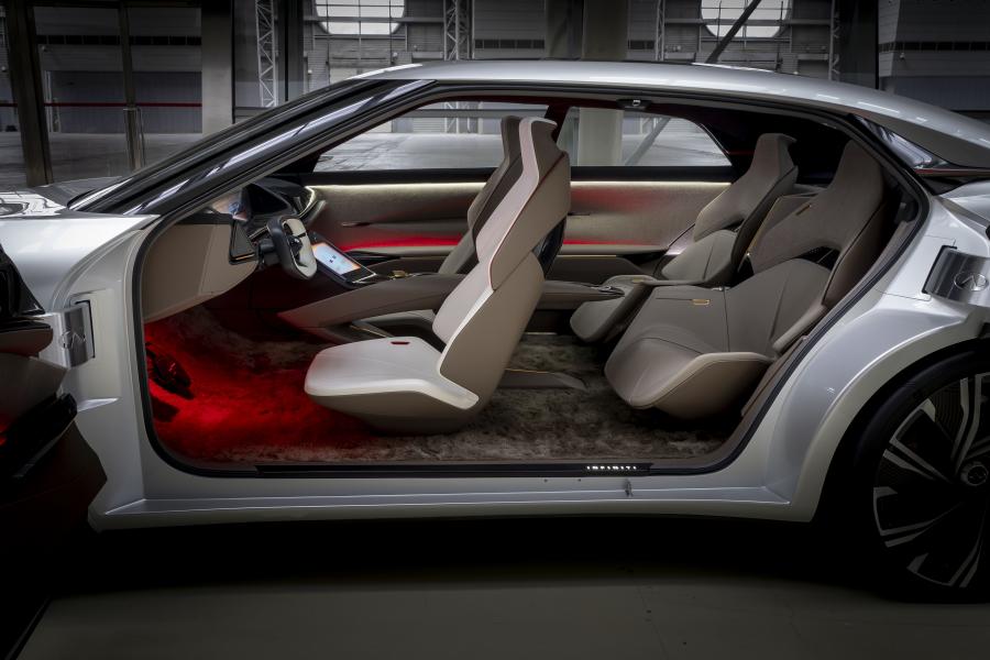 Интерьер Infiniti Qs Inspiration 2019 года  (фото 10 из 41)
